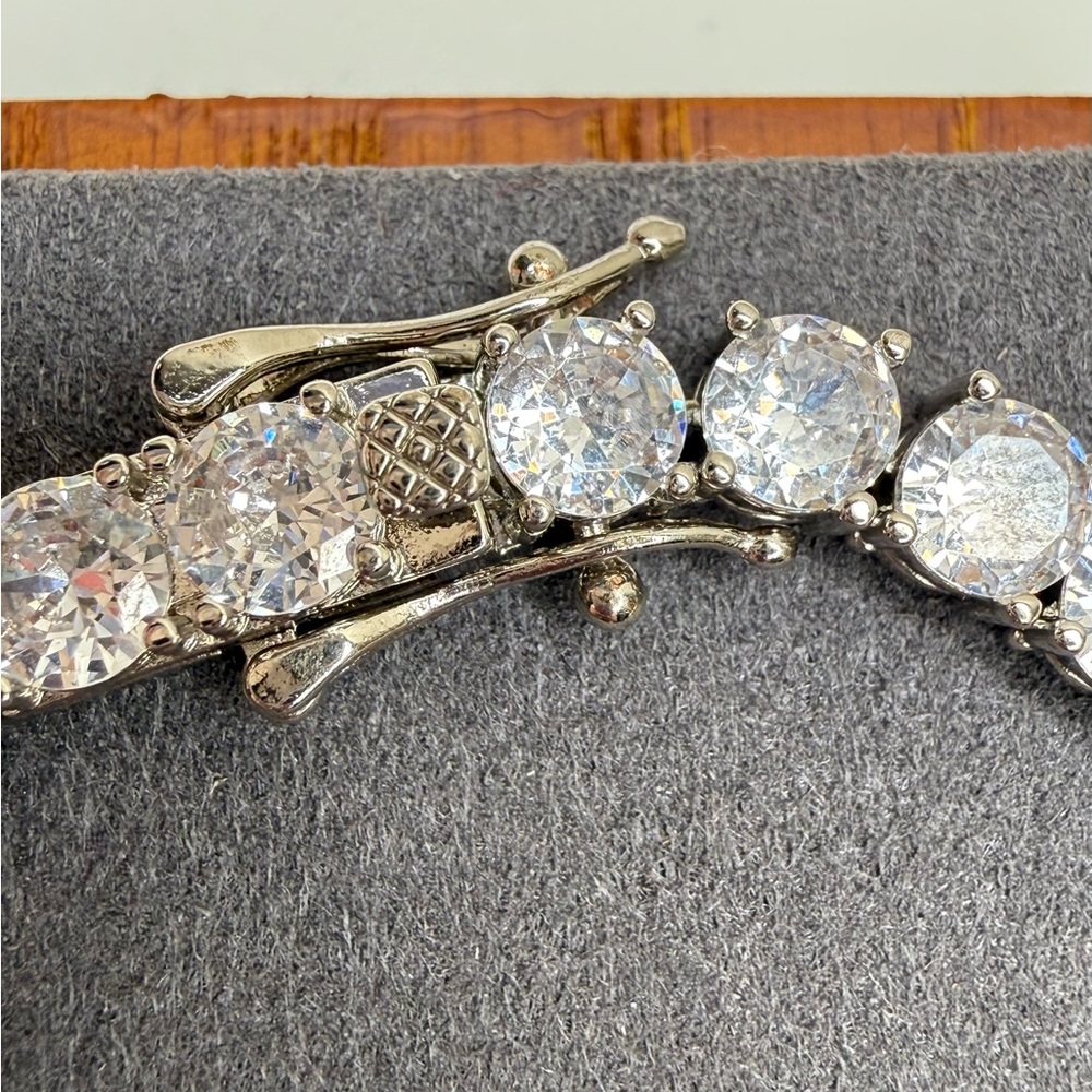 Julietta Dangly Heart Tennis Necklace Crystal Statement Pendant $295 Retail - Picture 6 of 8